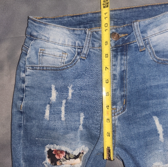 Ripped hole, flower pattern, embroidered women's boyfriend jeans - Picture 12 of 15